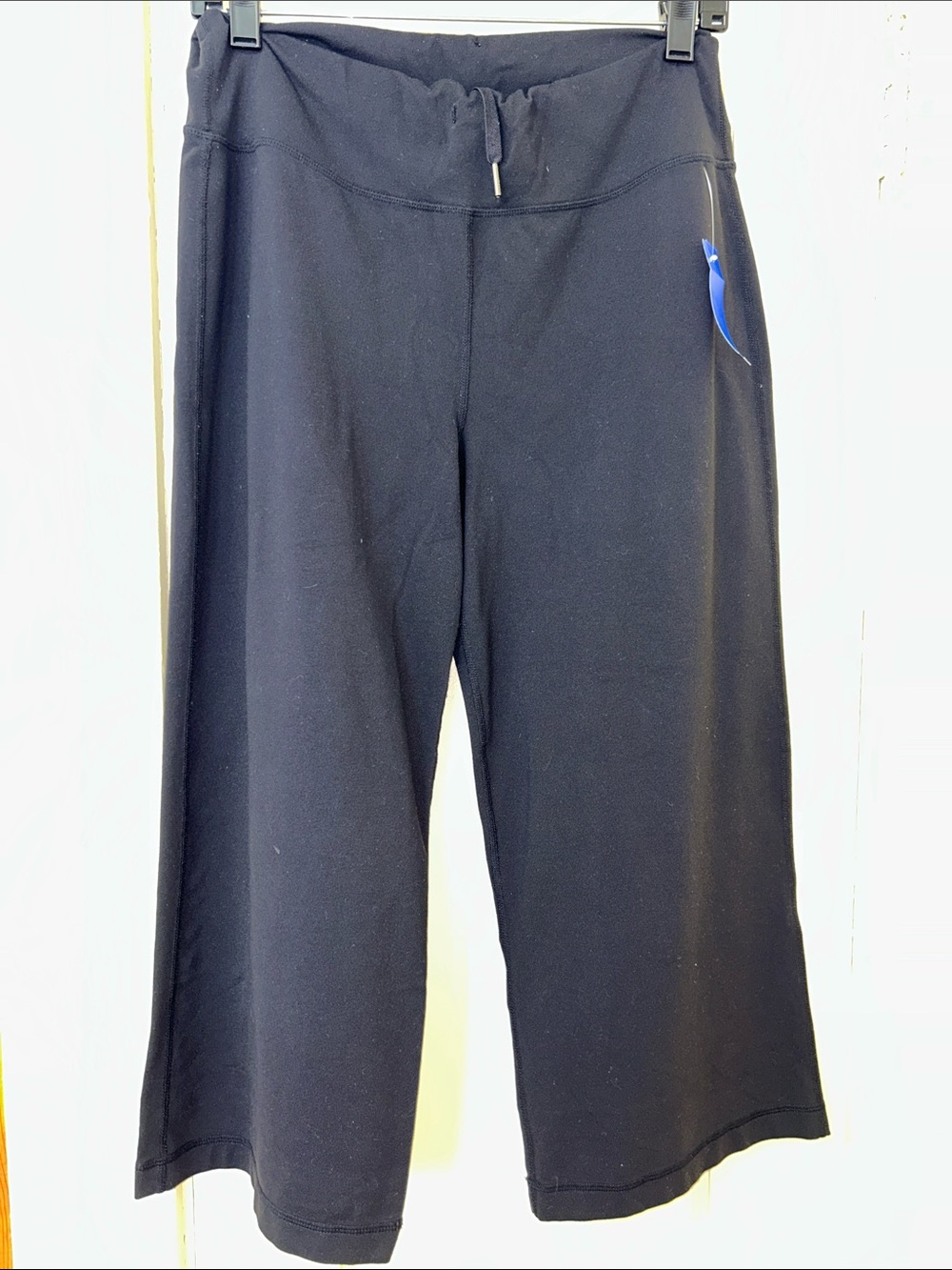 LULULEMON sz 10 Black Wide-Leg Cropped  Pants with back zip pocket